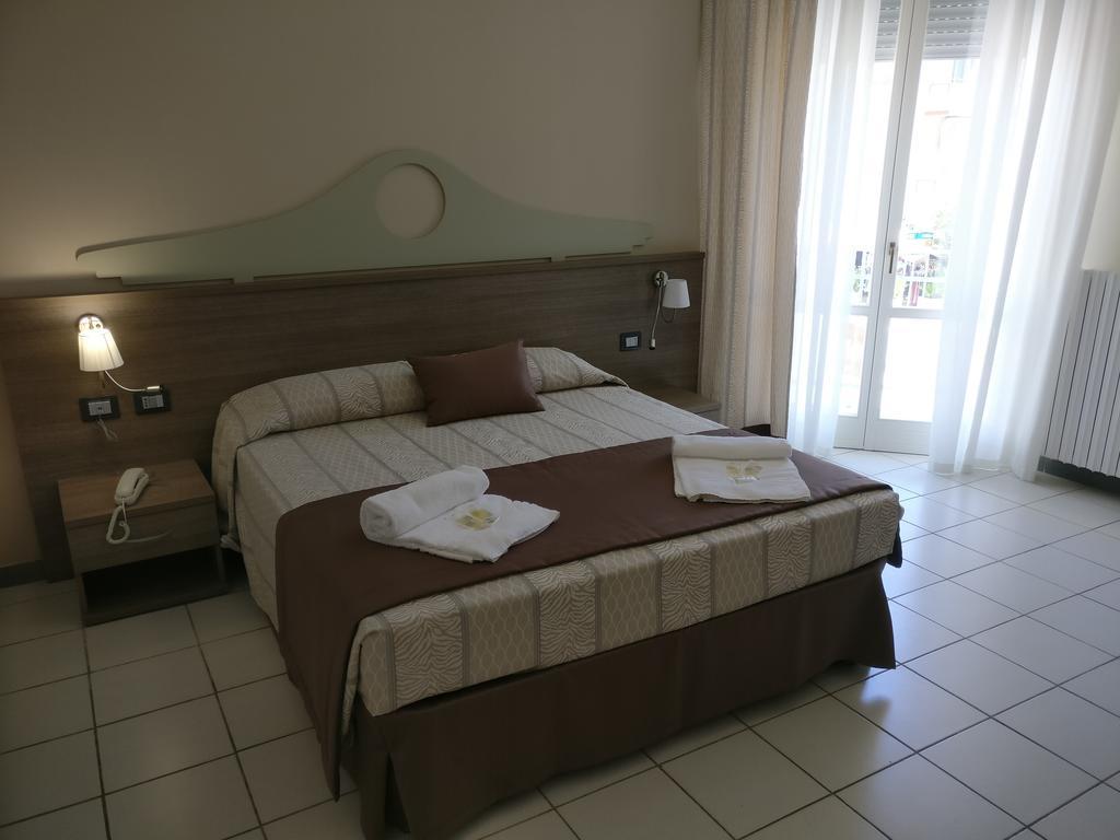 Hotel I Pini Lido di Pomposa Ngoại thất bức ảnh